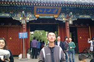 吴松：2010年，以乐山市理科第1名，考入北京大学